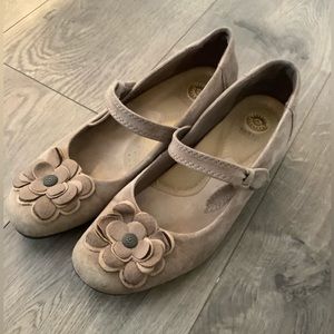 Tan flats with flower detail